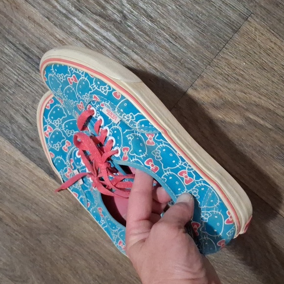 Vans x Hello Kitty Collection Authentic Lo Pro Hello Kitty Vans. - Picture 12 of 13